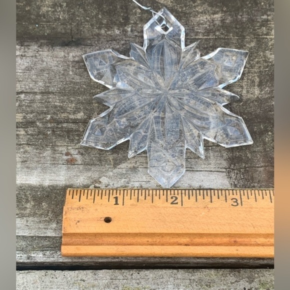 Clear snowflake ornament - Picture 8 of 9